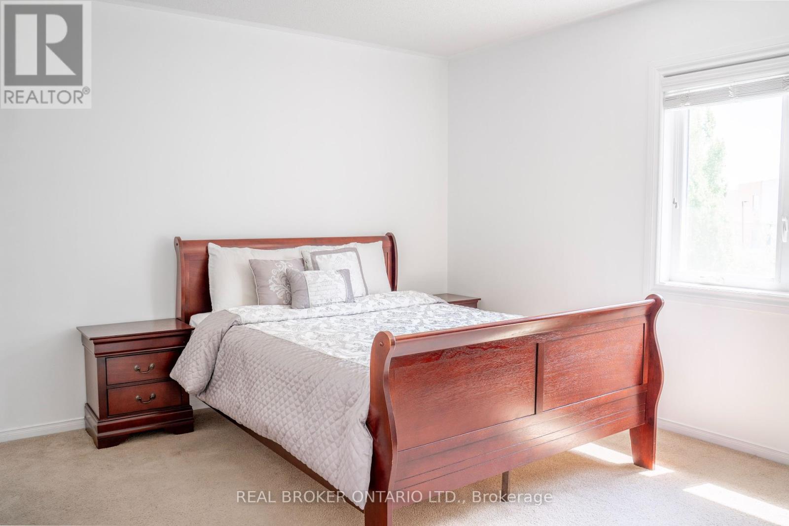 Photo 12 of 21 Vivians Crescent, Brampton ON