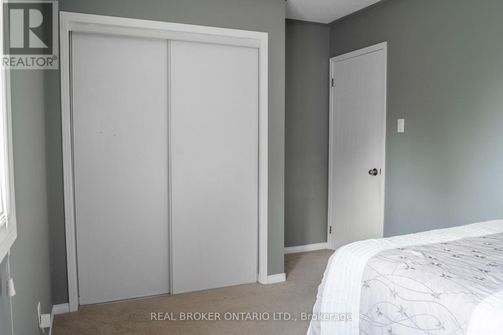 Photo 14 of 21 Vivians Crescent, Brampton ON