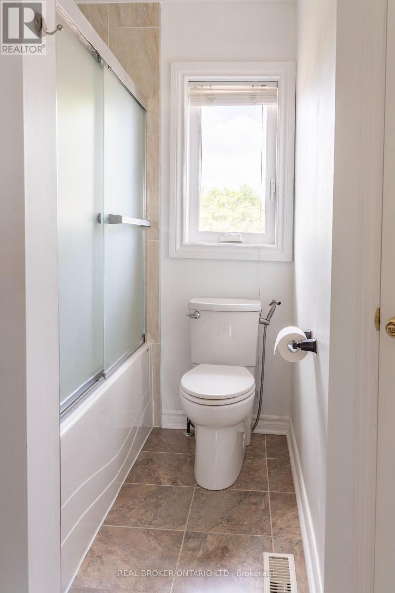 Photo 19 of 21 Vivians Crescent, Brampton ON
