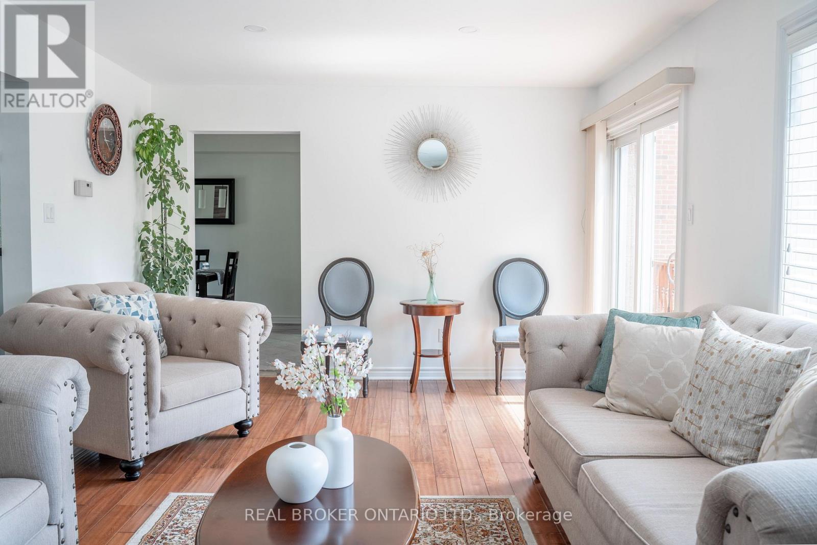 Photo 2 of 21 Vivians Crescent, Brampton ON