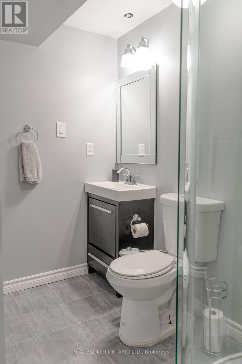 Photo 25 of 21 Vivians Crescent, Brampton ON