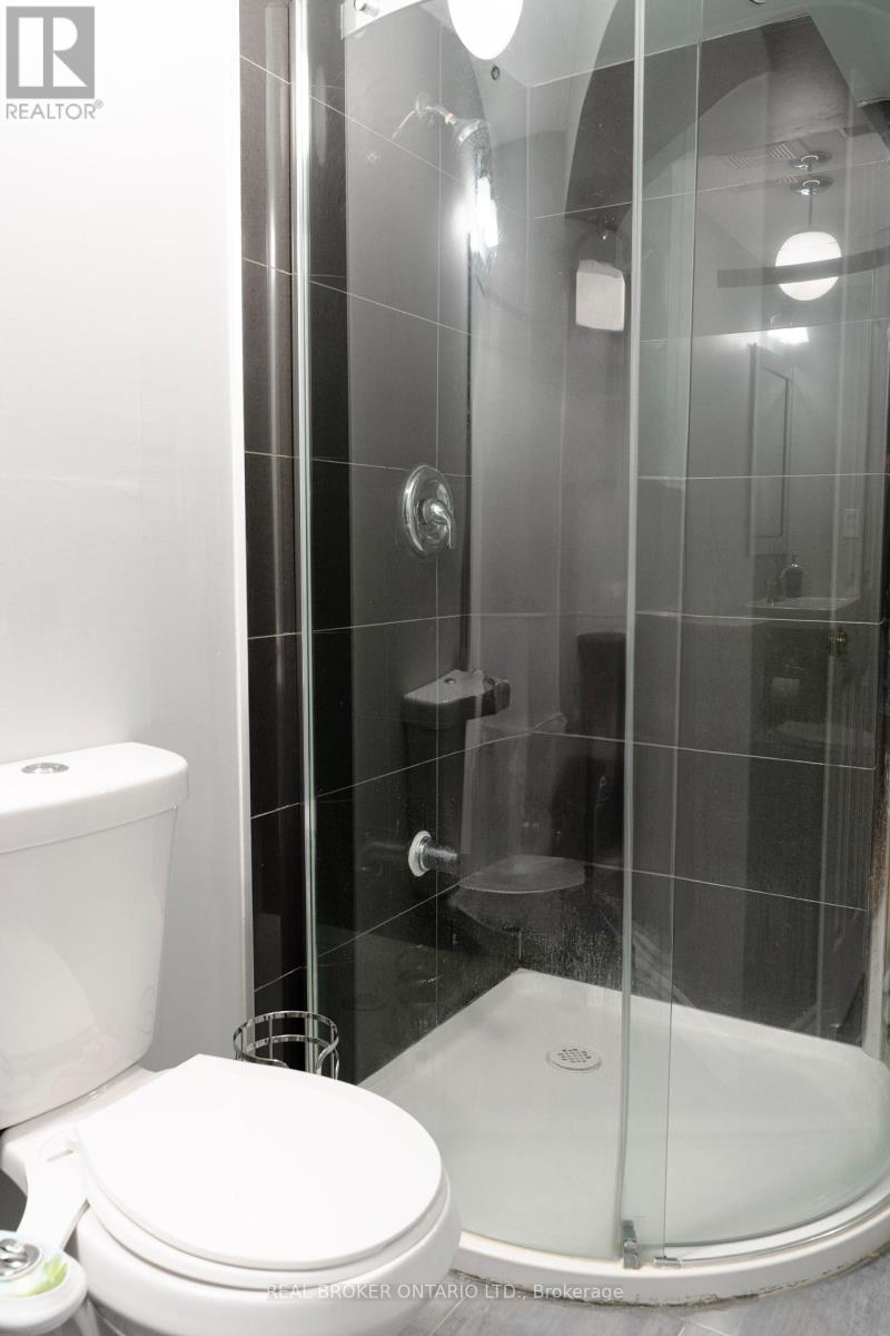 Photo 26 of 21 Vivians Crescent, Brampton ON