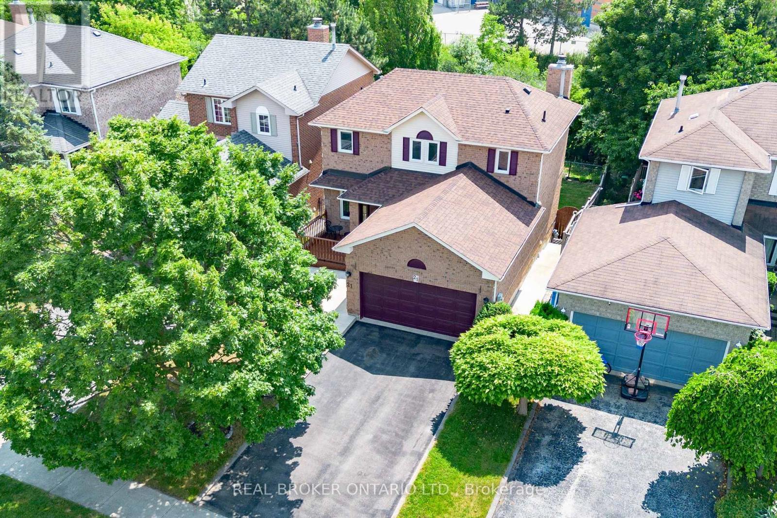 Photo 27 of 21 Vivians Crescent, Brampton ON