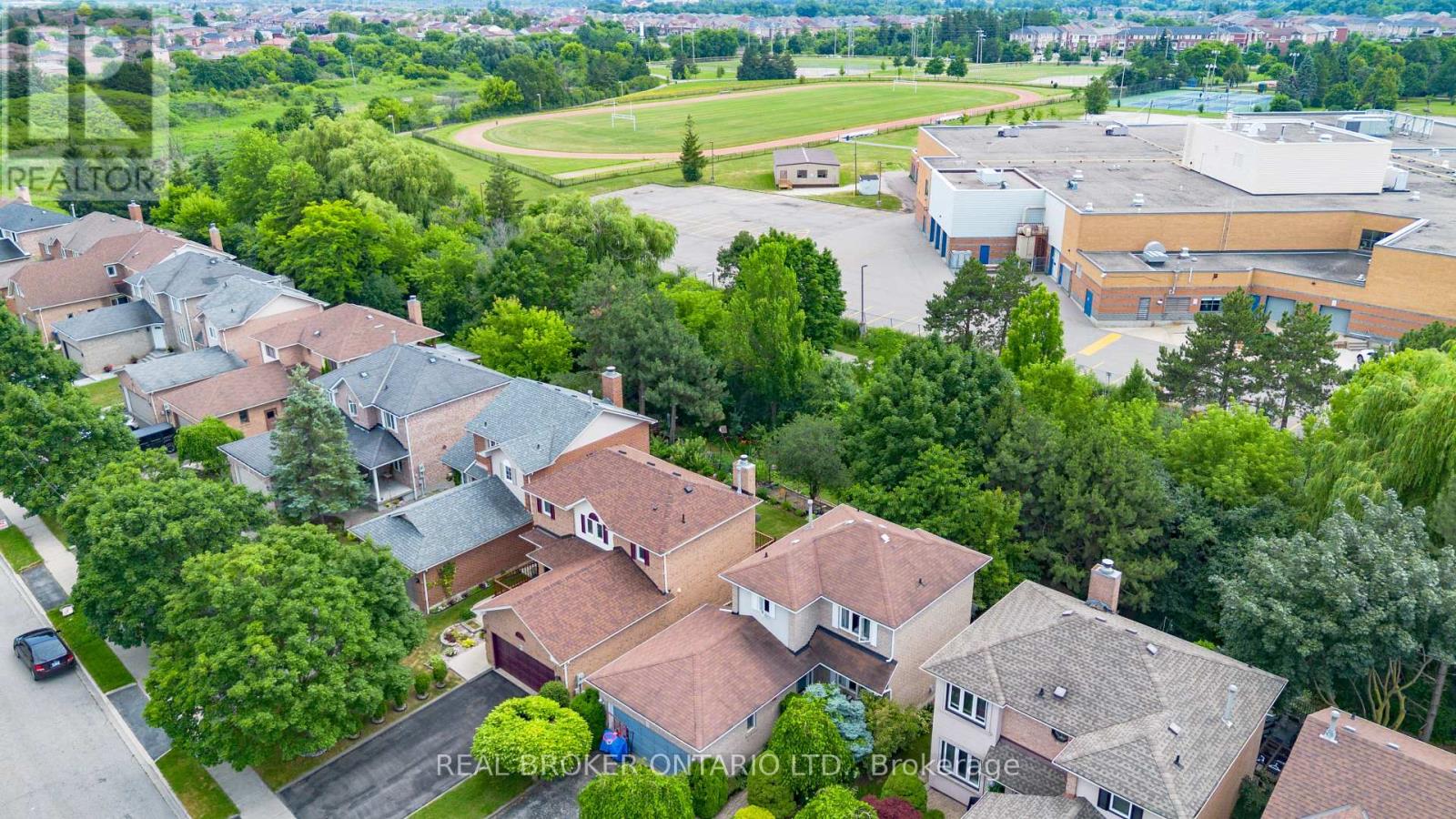 Photo 29 of 21 Vivians Crescent, Brampton ON