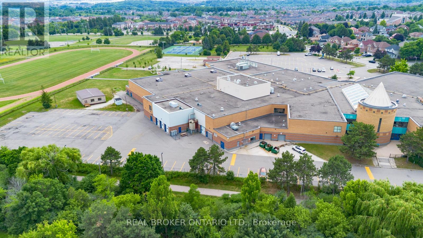 Photo 30 of 21 Vivians Crescent, Brampton ON