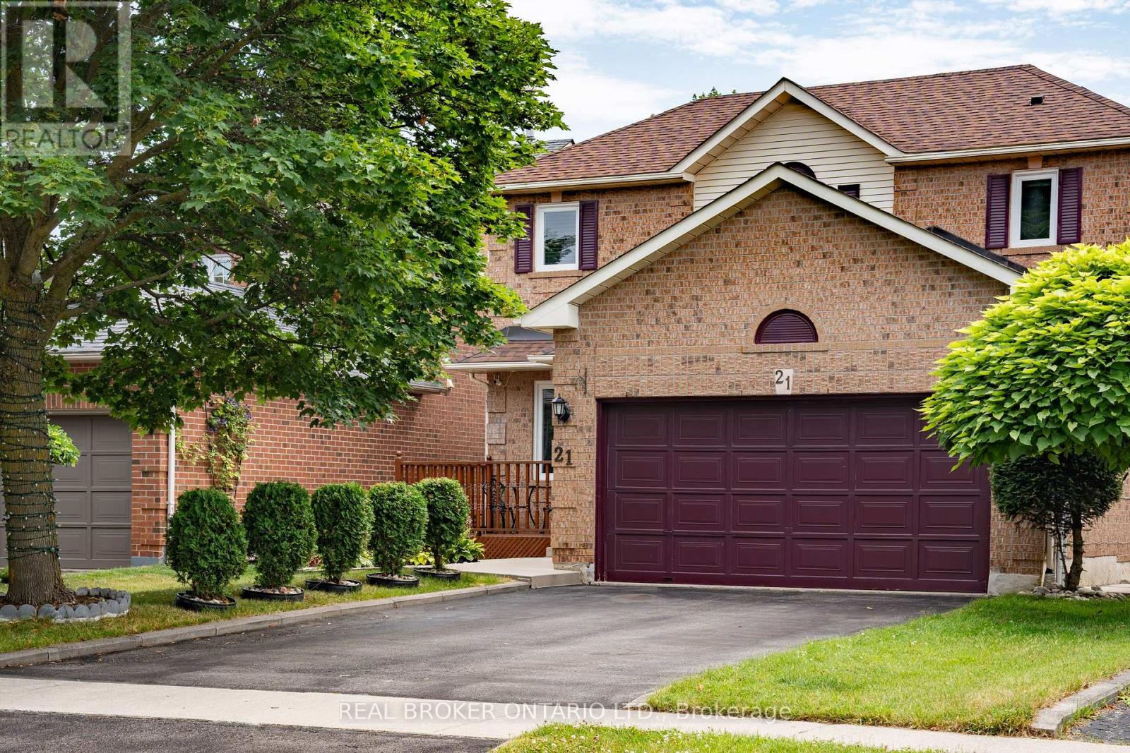 Photo 31 of 21 Vivians Crescent, Brampton ON