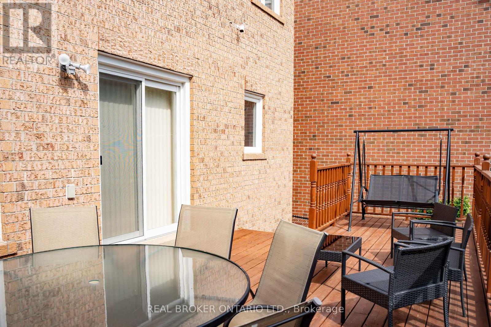 Photo 34 of 21 Vivians Crescent, Brampton ON