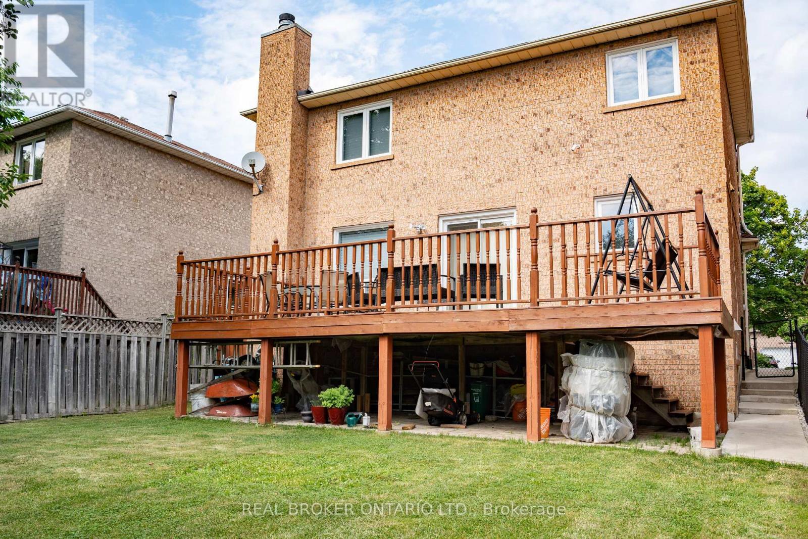 Photo 37 of 21 Vivians Crescent, Brampton ON