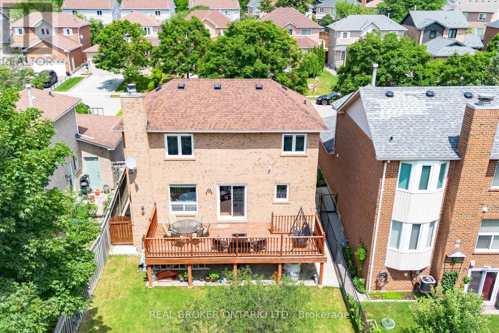 Photo 40 of 21 Vivians Crescent, Brampton ON