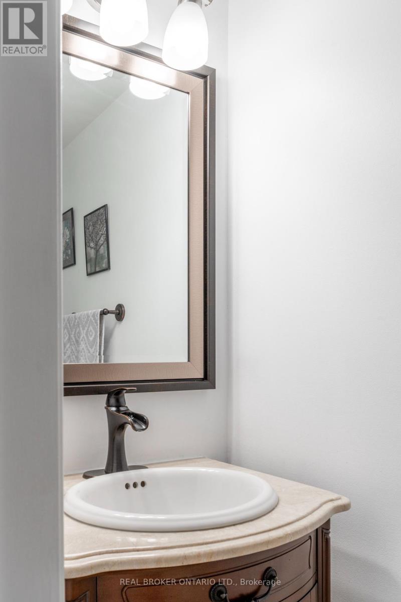 Photo 6 of 21 Vivians Crescent, Brampton ON