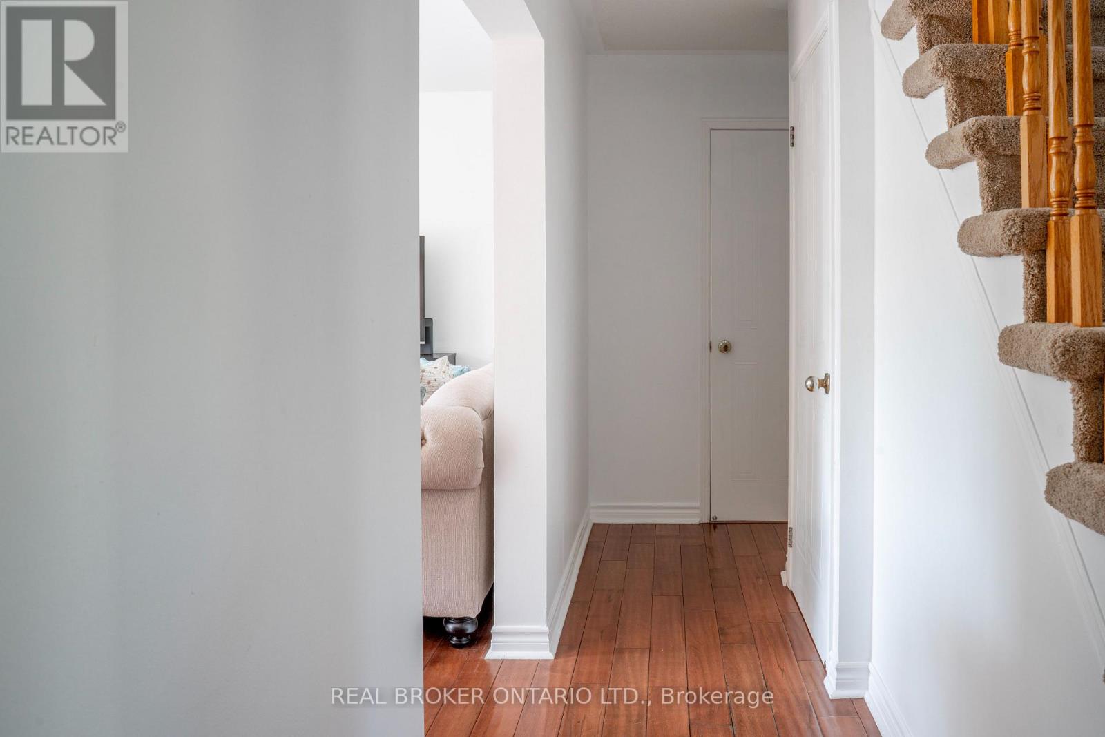 Photo 8 of 21 Vivians Crescent, Brampton ON
