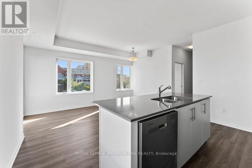 Photo 10 of 193 10 Lloyd Janes Lane, Toronto ON