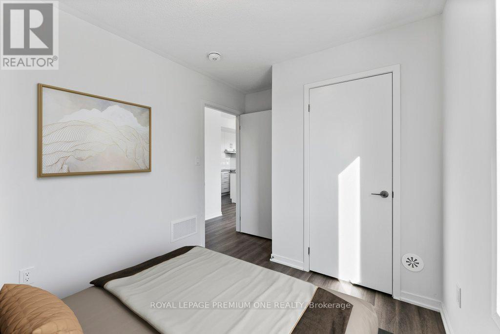 Photo 13 of 193 10 Lloyd Janes Lane, Toronto ON