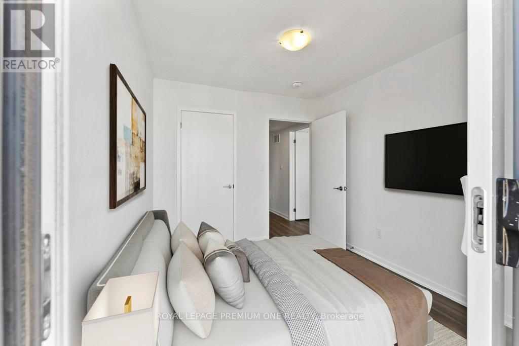 Photo 18 of 193 10 Lloyd Janes Lane, Toronto ON