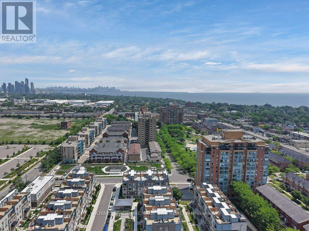 Photo 31 of 193 10 Lloyd Janes Lane, Toronto ON