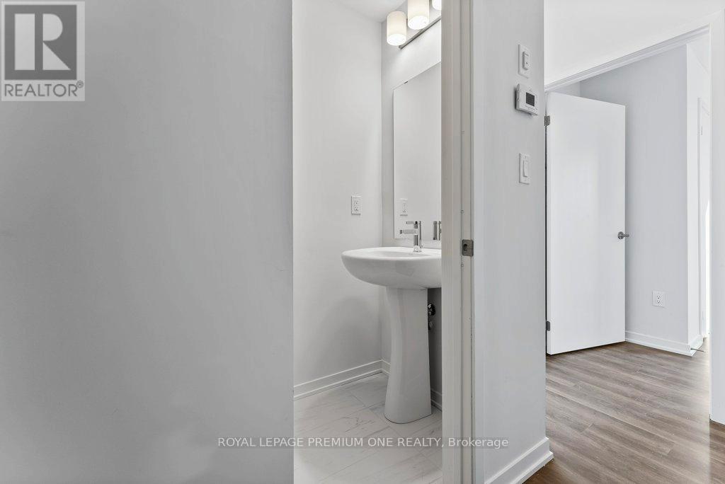 Photo 4 of 193 10 Lloyd Janes Lane, Toronto ON