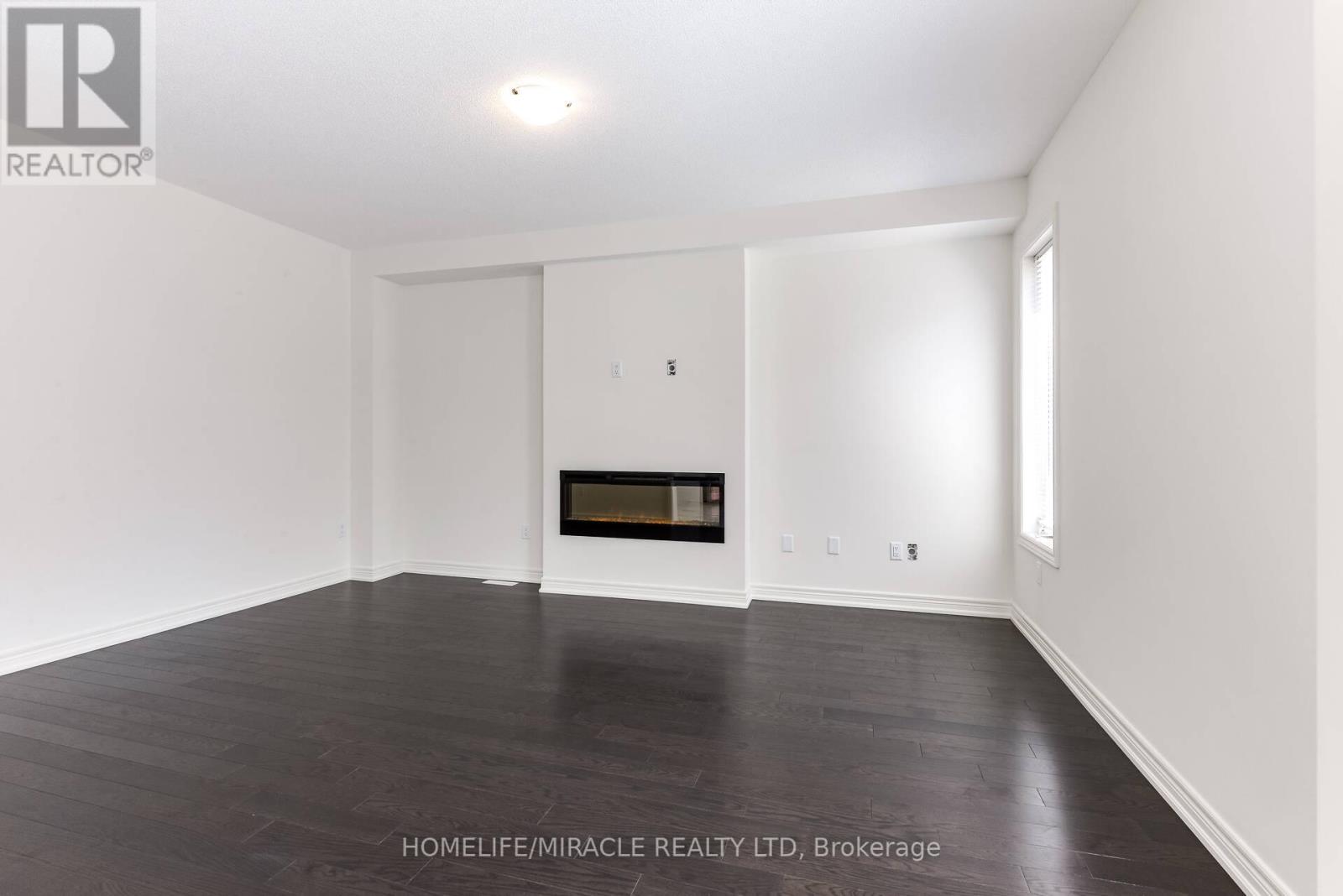 Photo 10 of 21 Ezra Crescent, Brampton ON