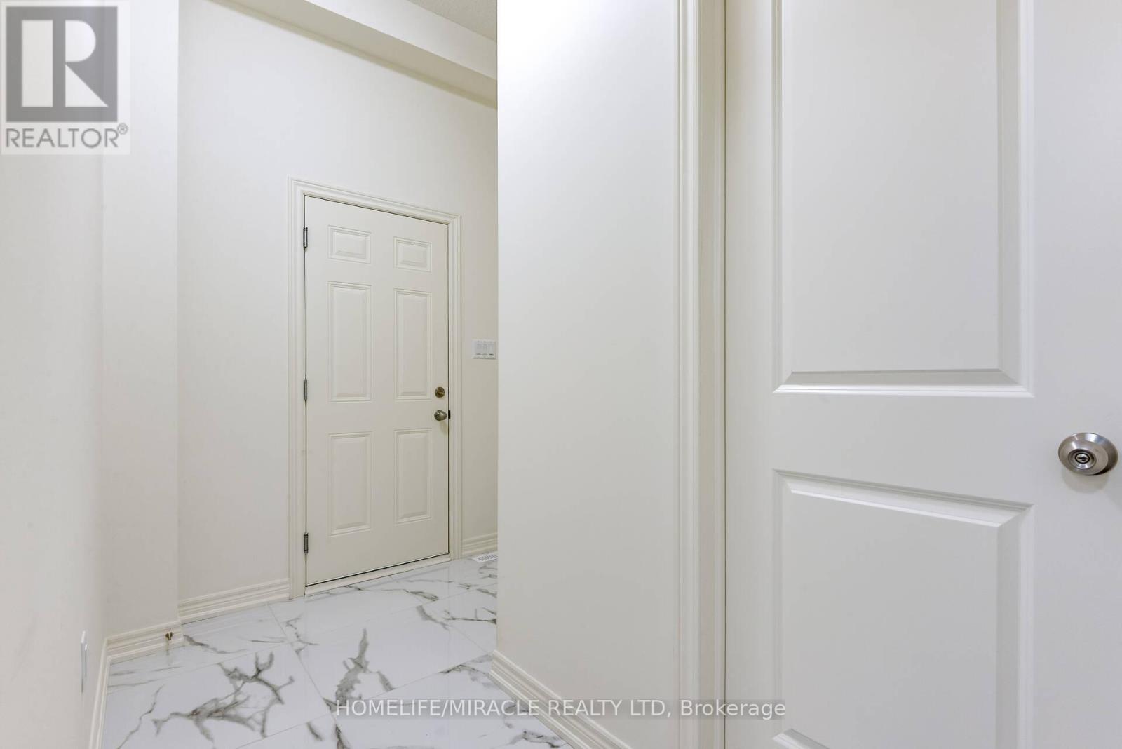 Photo 16 of 21 Ezra Crescent, Brampton ON
