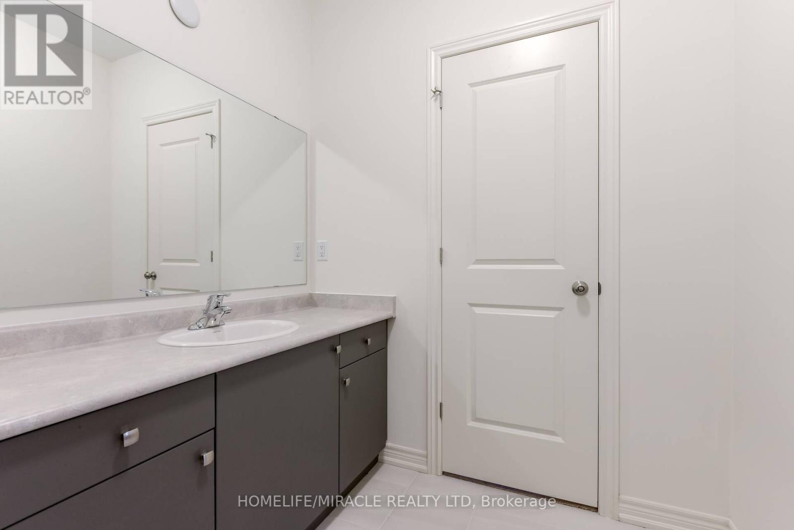 Photo 29 of 21 Ezra Crescent, Brampton ON