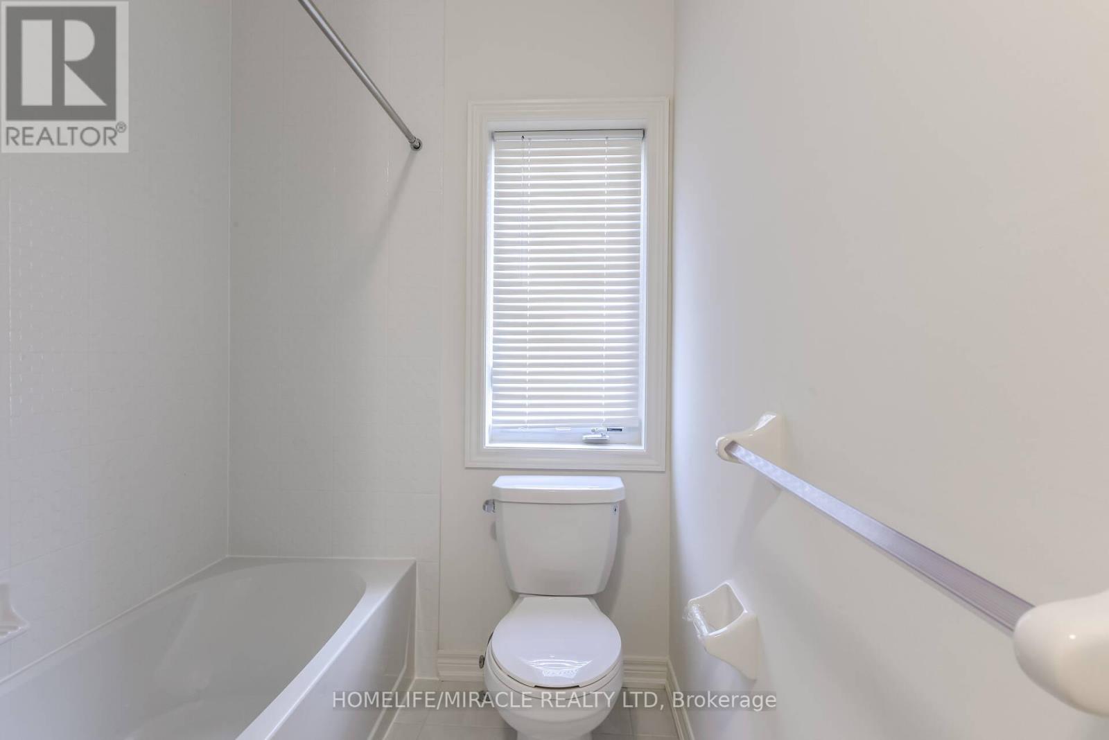 Photo 30 of 21 Ezra Crescent, Brampton ON