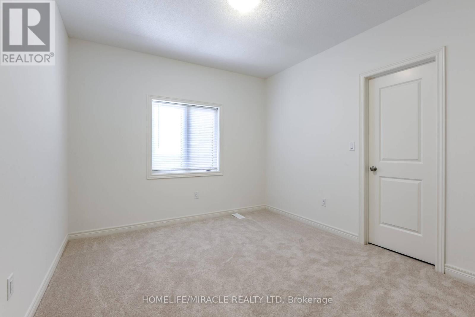 Photo 31 of 21 Ezra Crescent, Brampton ON
