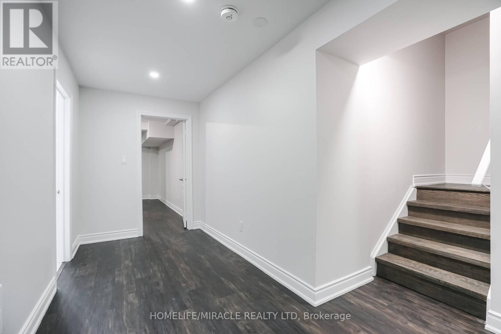 Photo 33 of 21 Ezra Crescent, Brampton ON