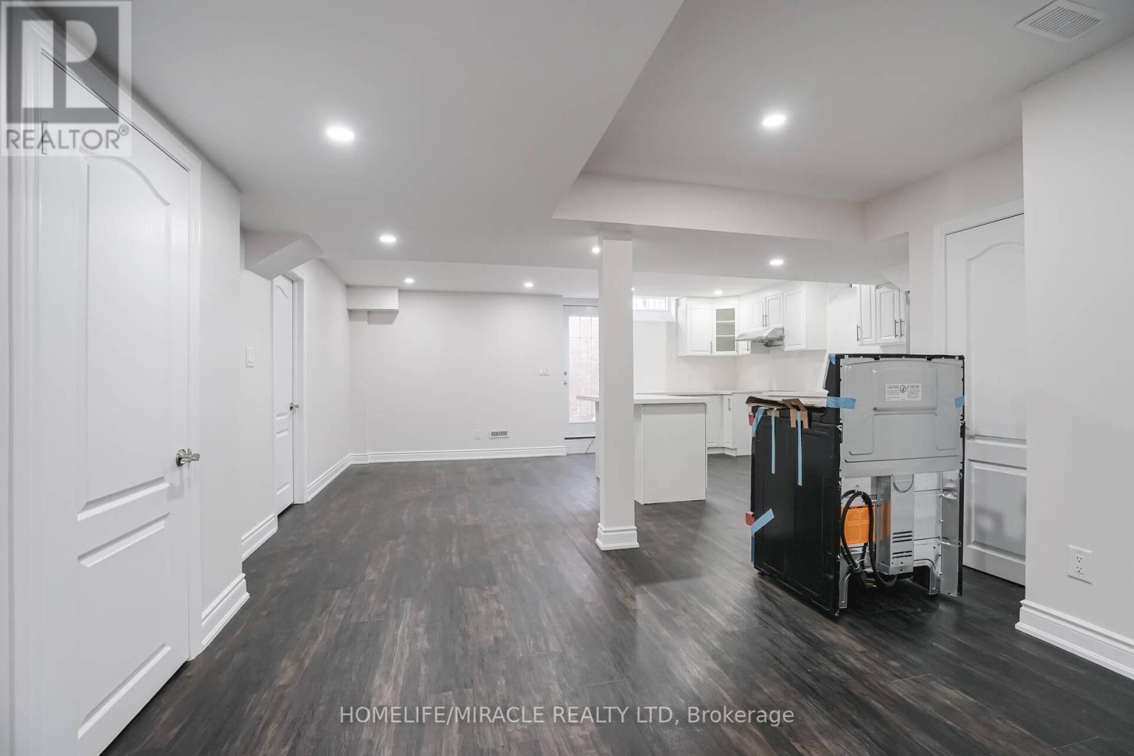 Photo 34 of 21 Ezra Crescent, Brampton ON