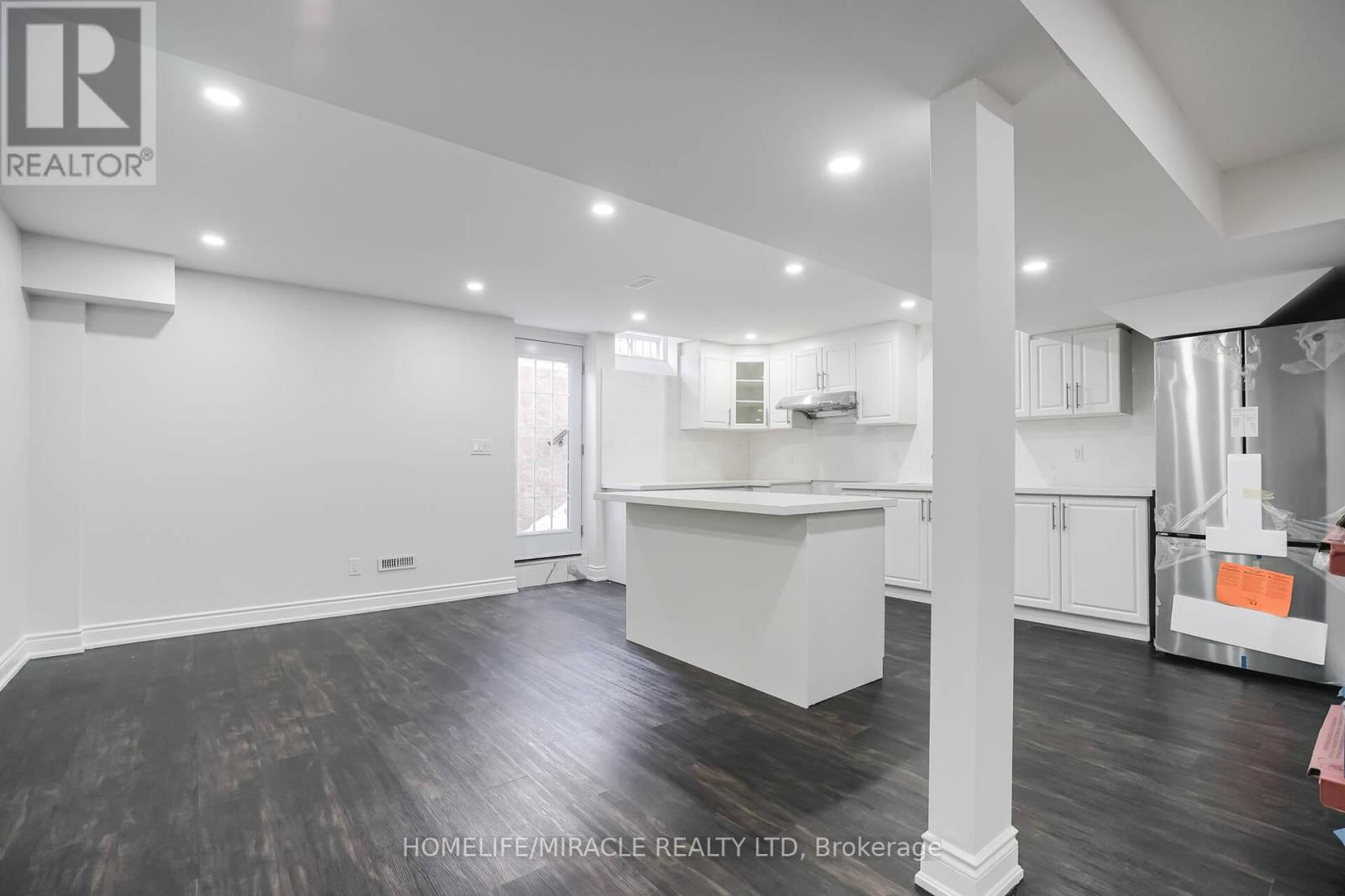 Photo 35 of 21 Ezra Crescent, Brampton ON
