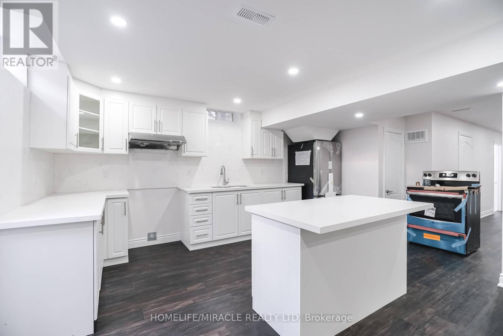 Photo 38 of 21 Ezra Crescent, Brampton ON