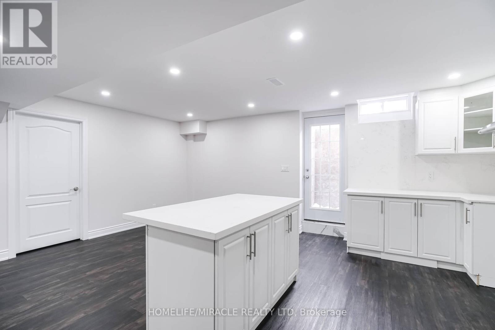 Photo 41 of 21 Ezra Crescent, Brampton ON