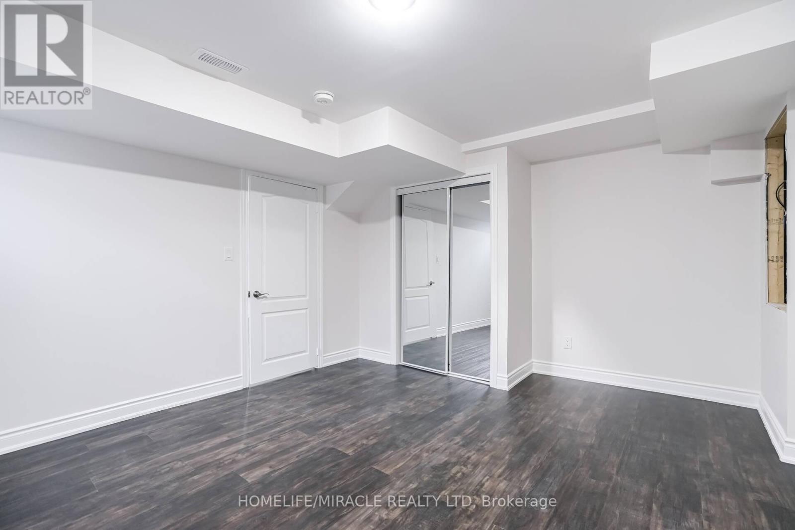 Photo 47 of 21 Ezra Crescent, Brampton ON