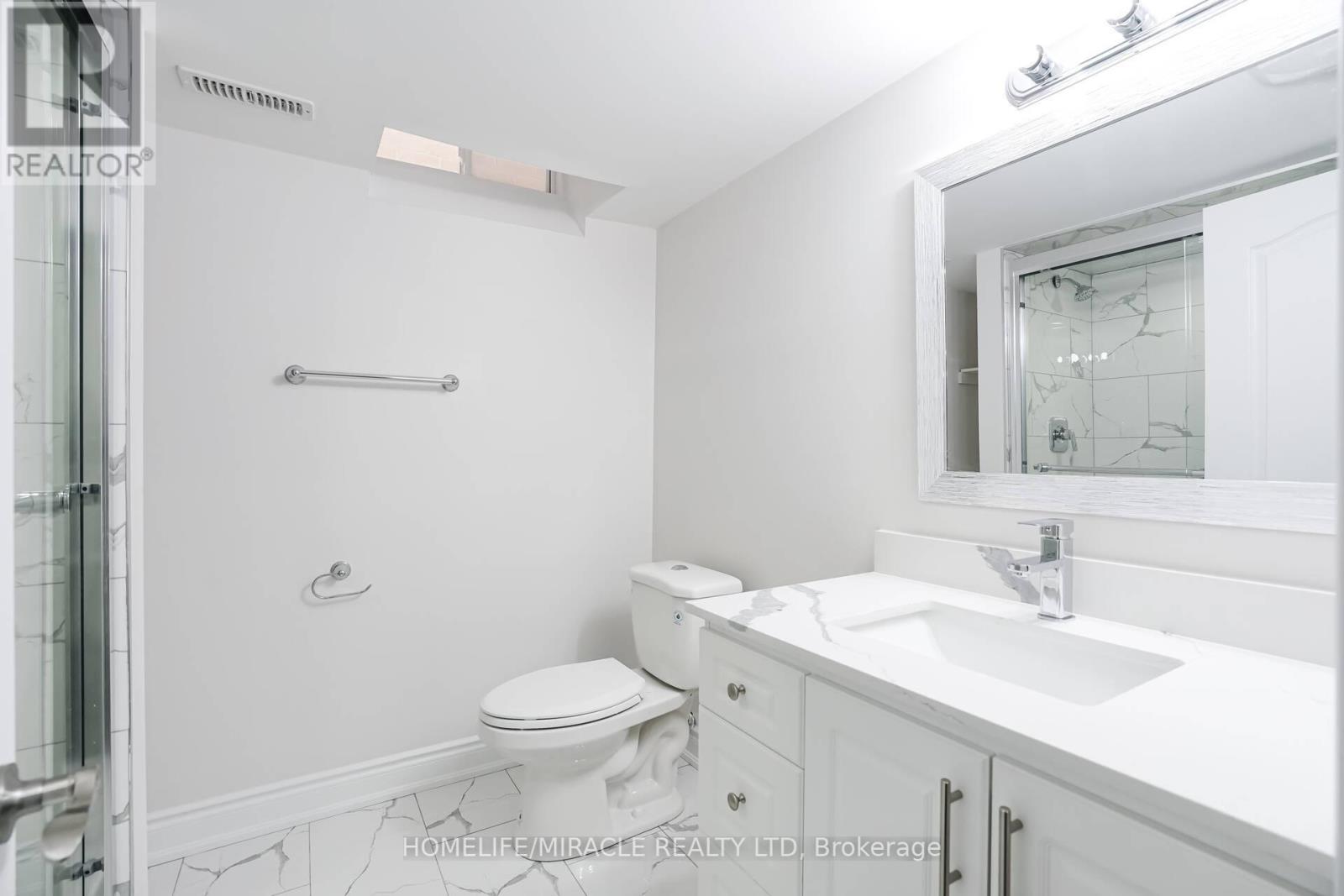 Photo 48 of 21 Ezra Crescent, Brampton ON