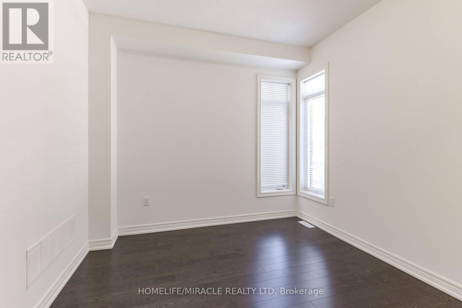 Photo 5 of 21 Ezra Crescent, Brampton ON