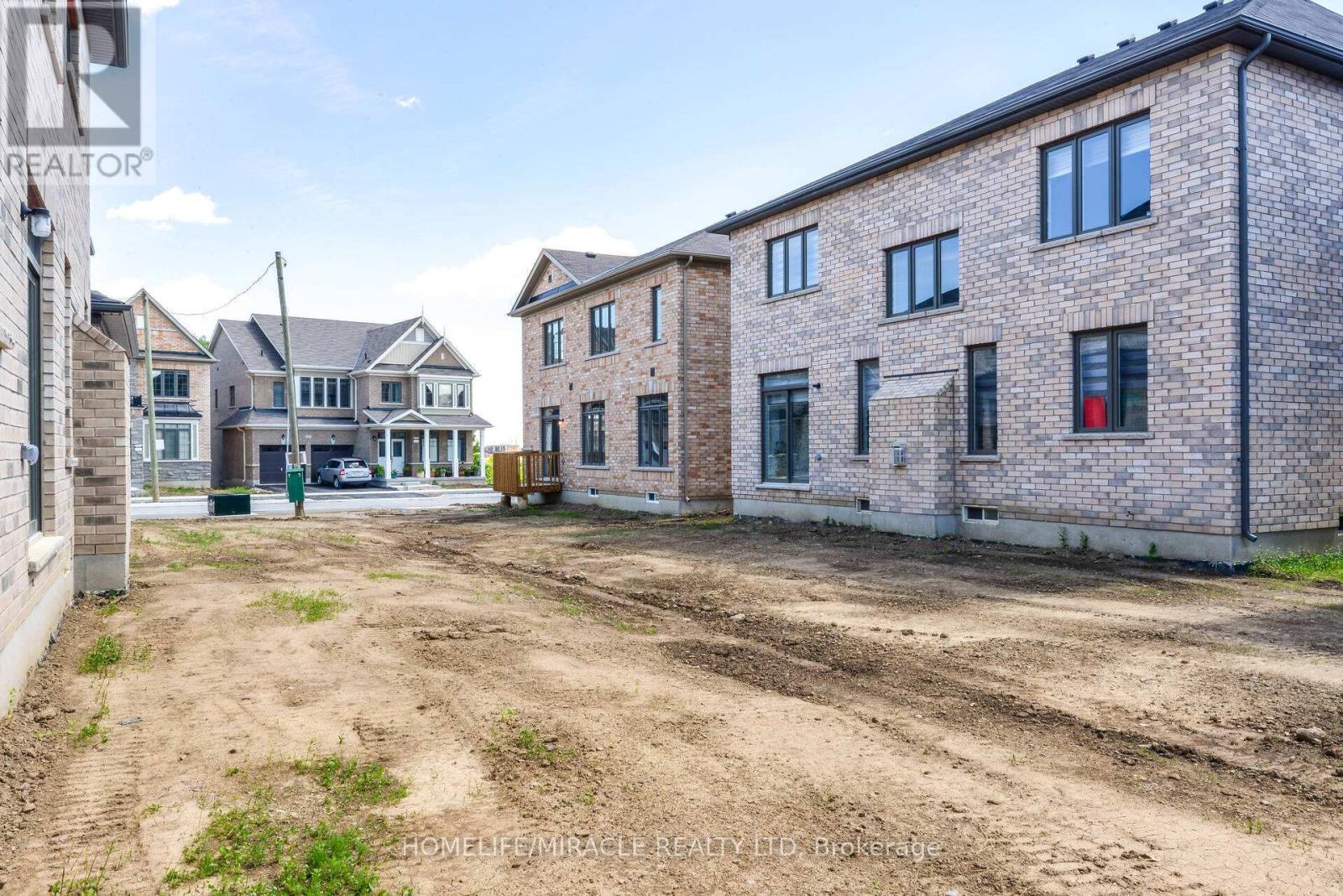 Photo 50 of 21 Ezra Crescent, Brampton ON