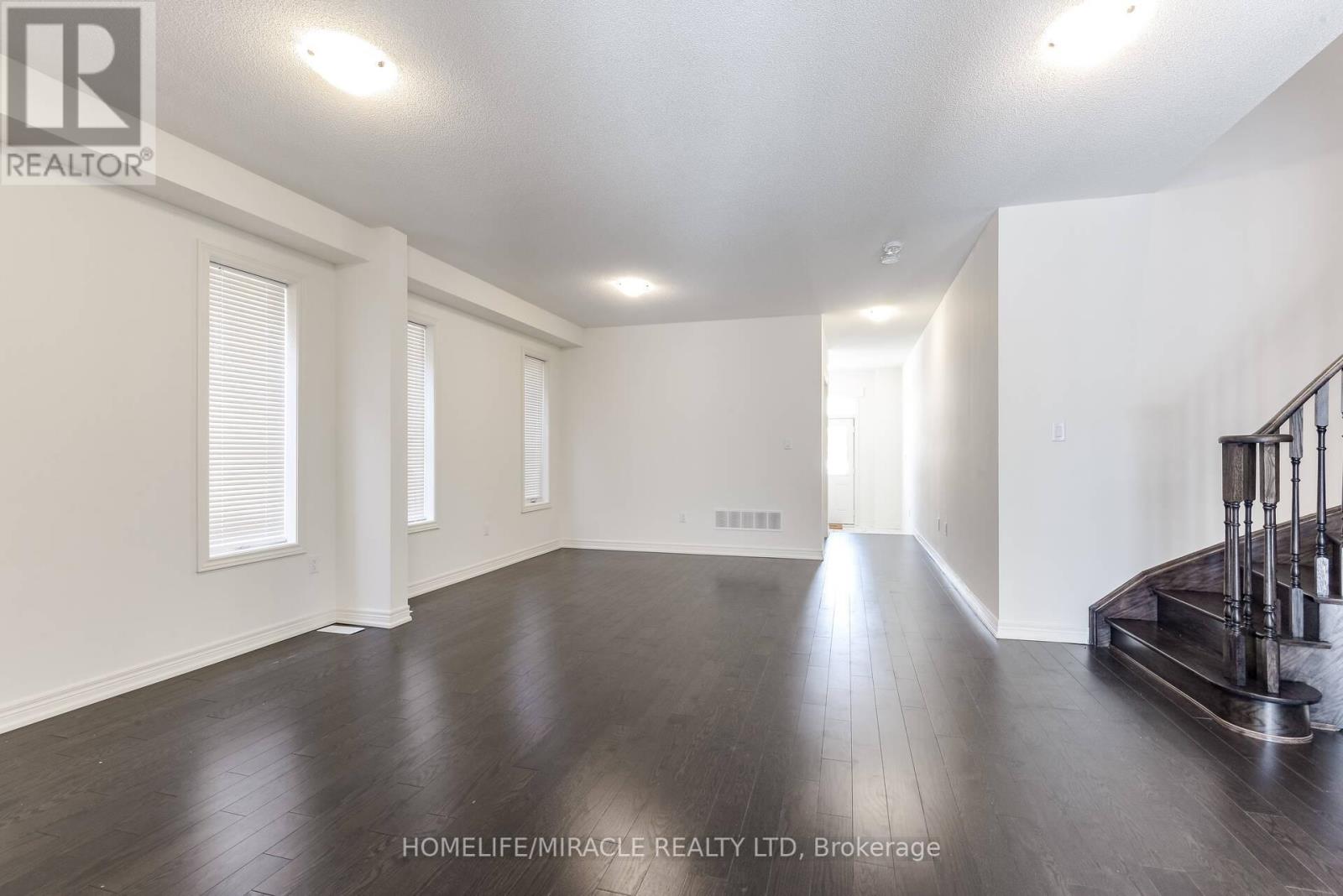 Photo 9 of 21 Ezra Crescent, Brampton ON