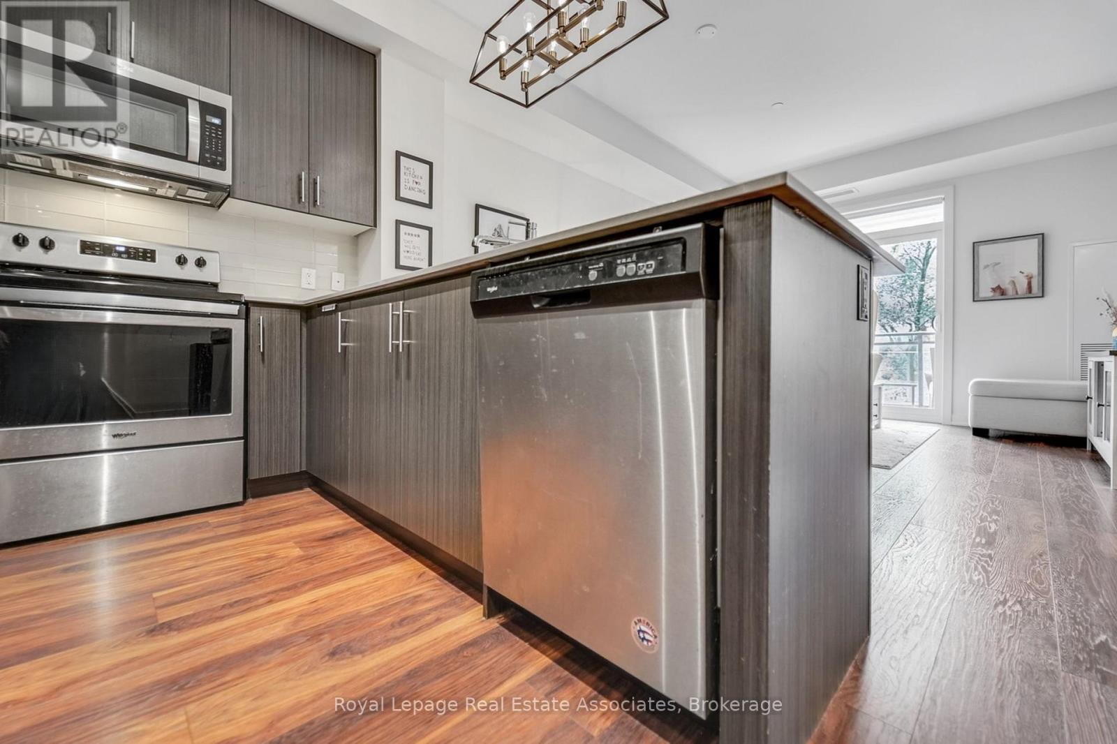 Photo 10 of 409 320 Plains Road E, Burlington ON