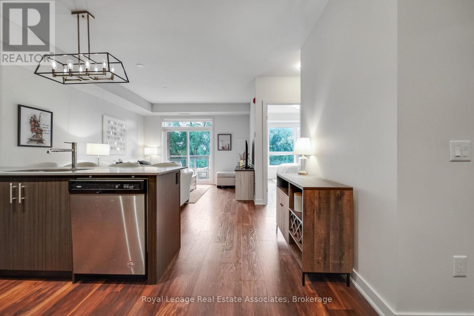 Photo 12 of 409 320 Plains Road E, Burlington ON