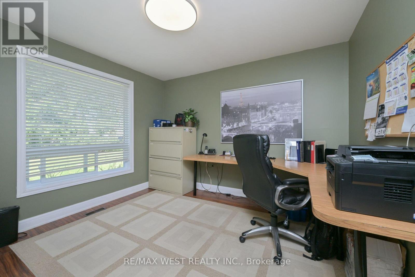 Photo 16 of 24 Cedarwood Crescent, King ON
