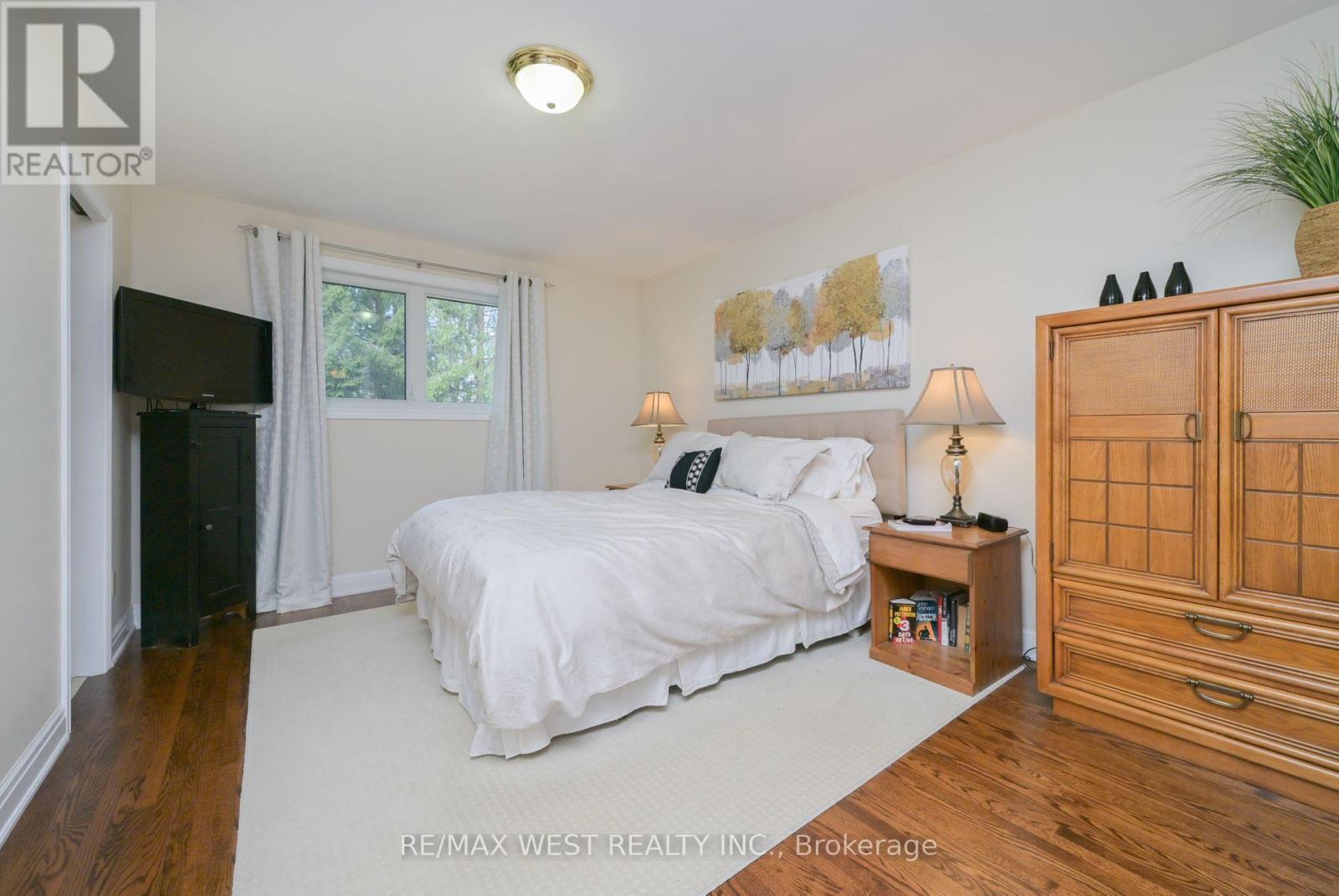 Photo 19 of 24 Cedarwood Crescent, King ON