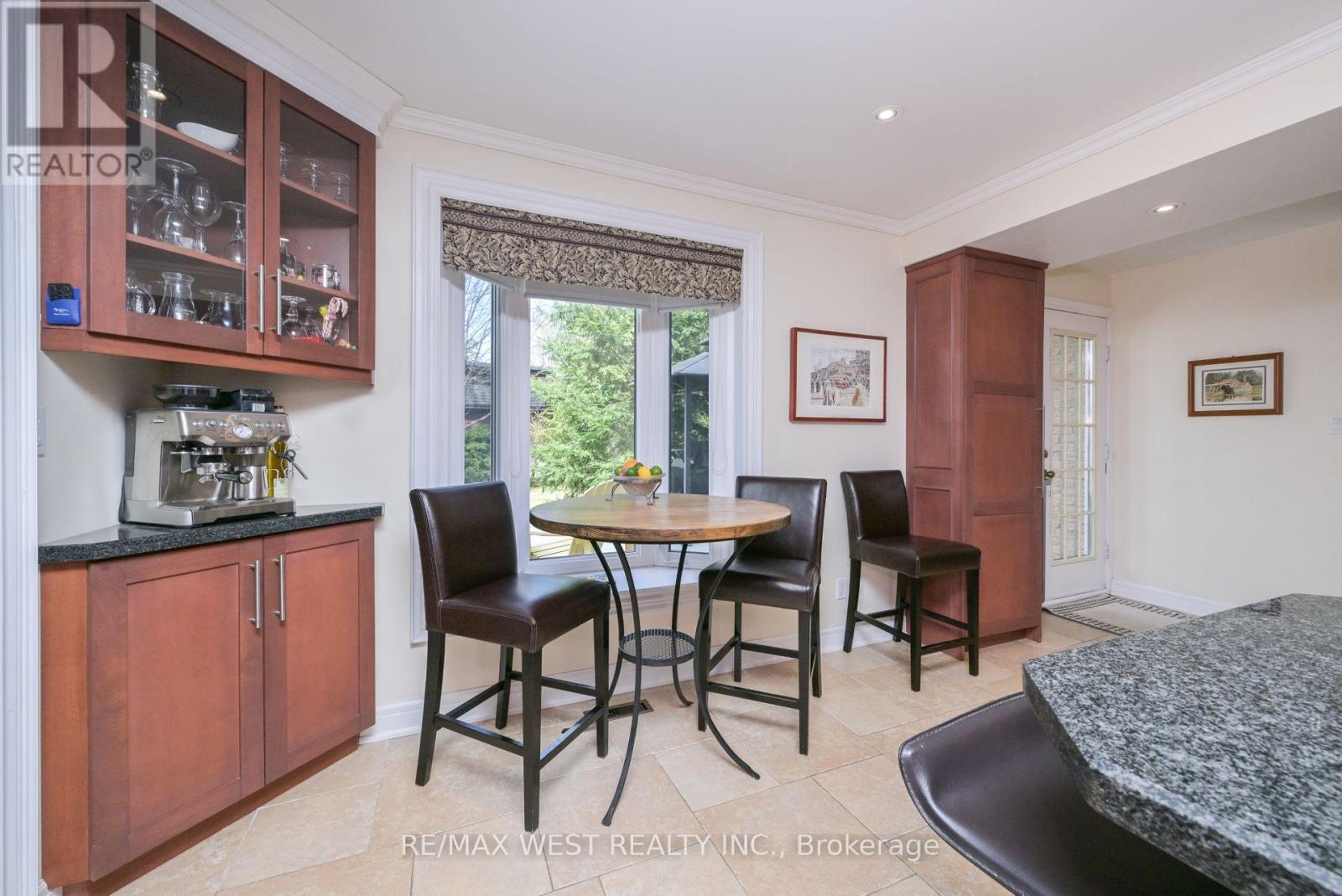 Photo 13 of 24 Cedarwood Crescent, King ON