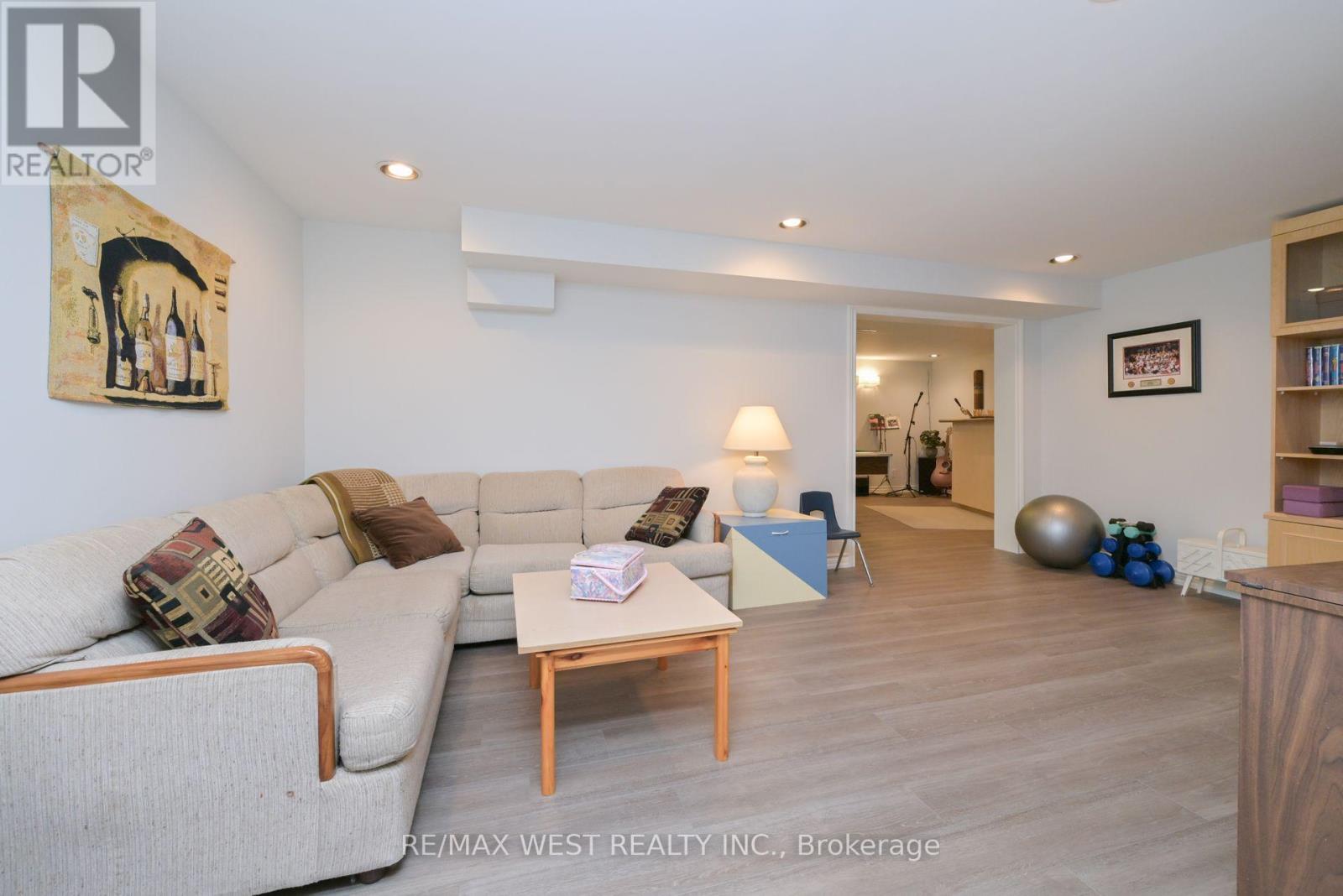 Photo 29 of 24 Cedarwood Crescent, King ON