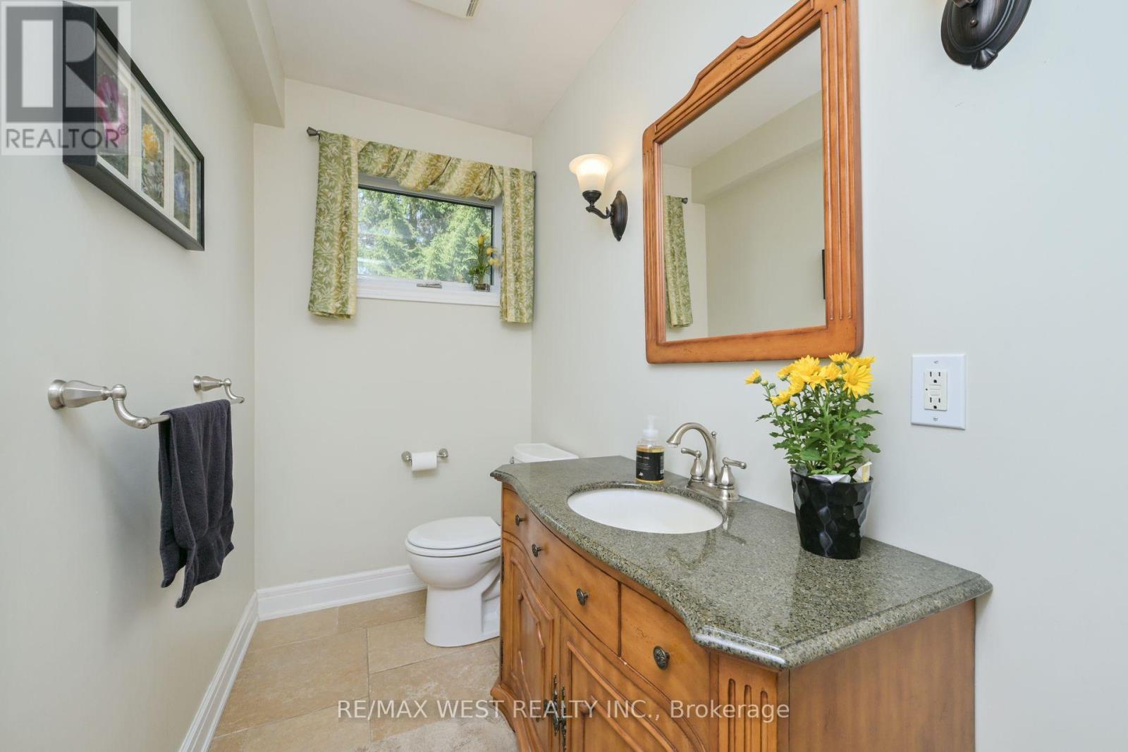 Photo 17 of 24 Cedarwood Crescent, King ON