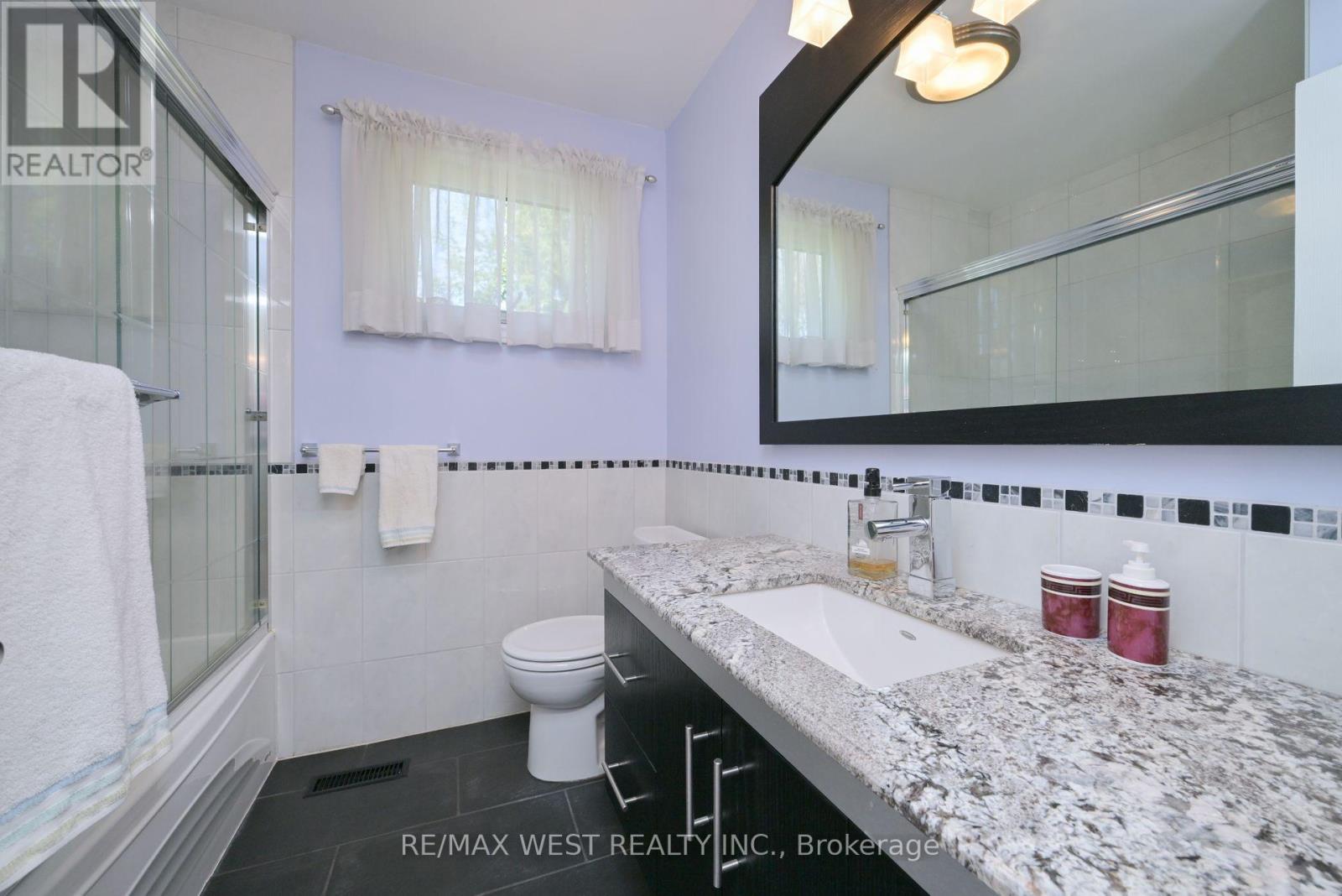 Photo 25 of 24 Cedarwood Crescent, King ON