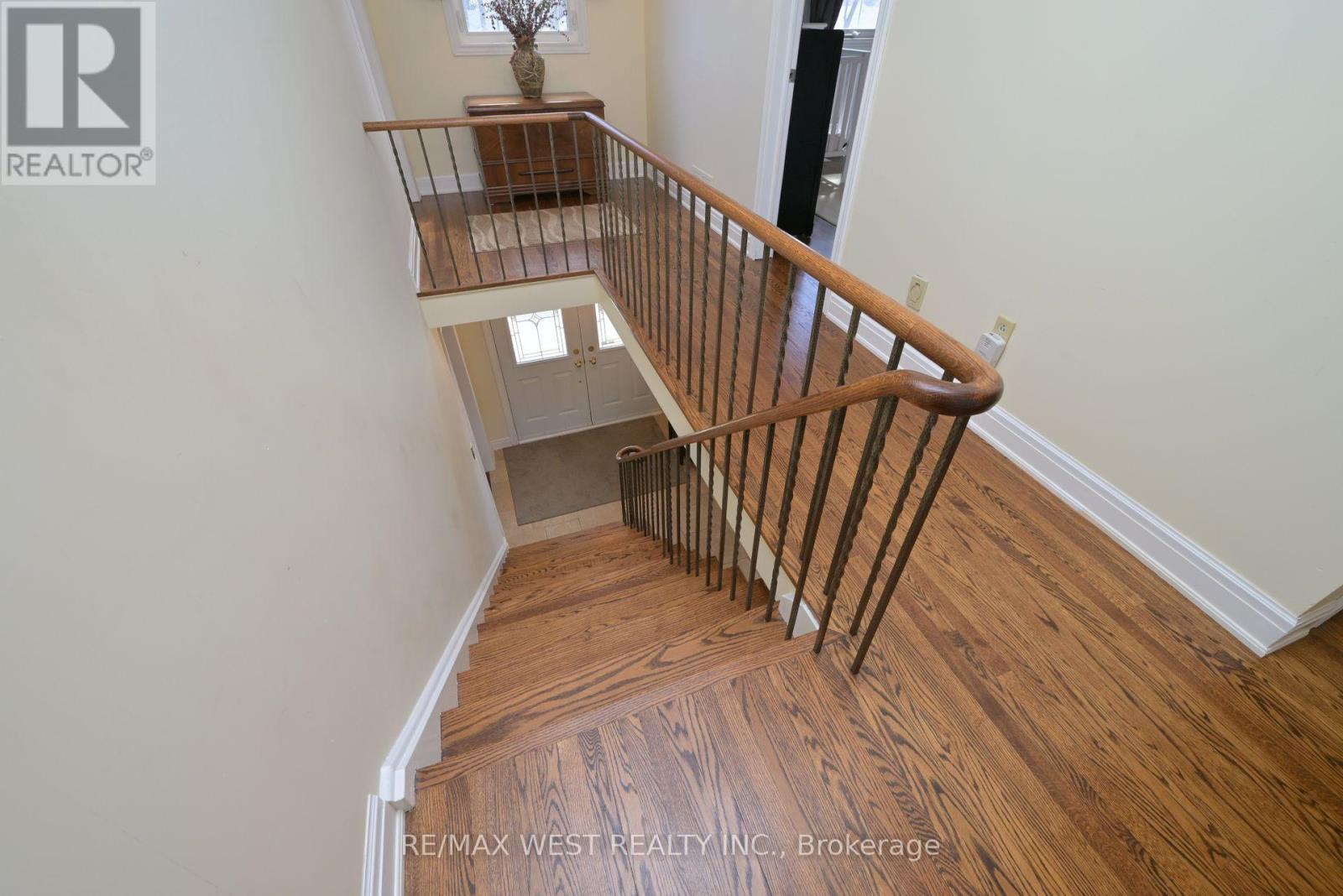 Photo 26 of 24 Cedarwood Crescent, King ON