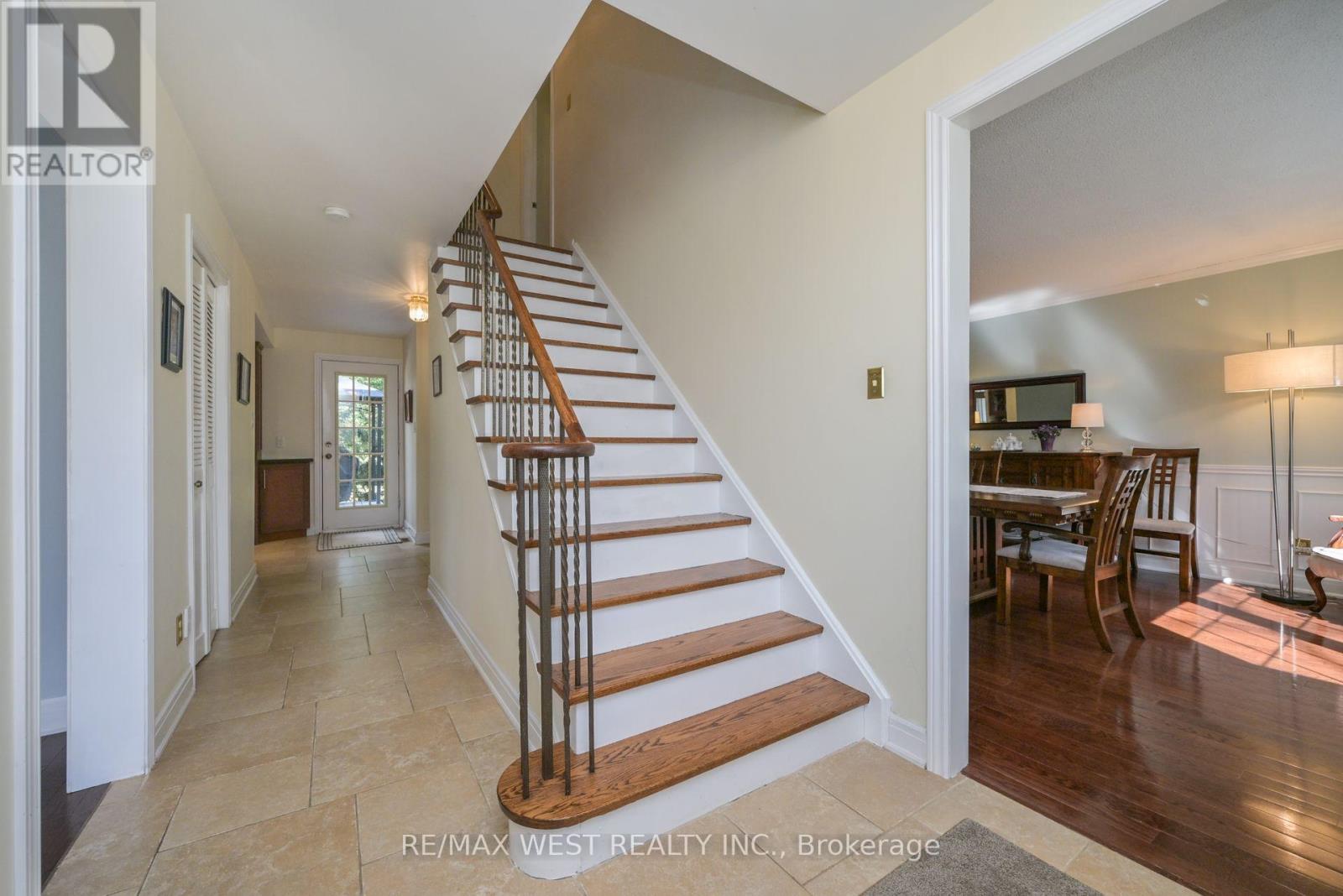 Photo 18 of 24 Cedarwood Crescent, King ON