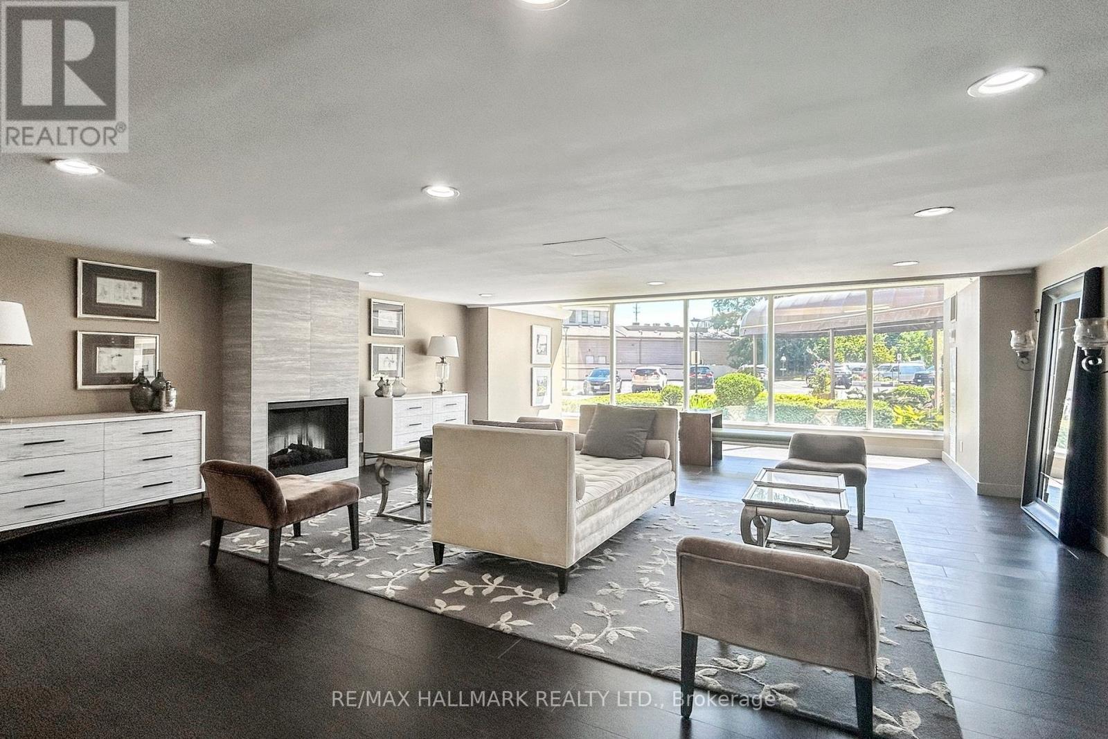 Photo 2 of 1107 7811 Yonge Street, Markham ON