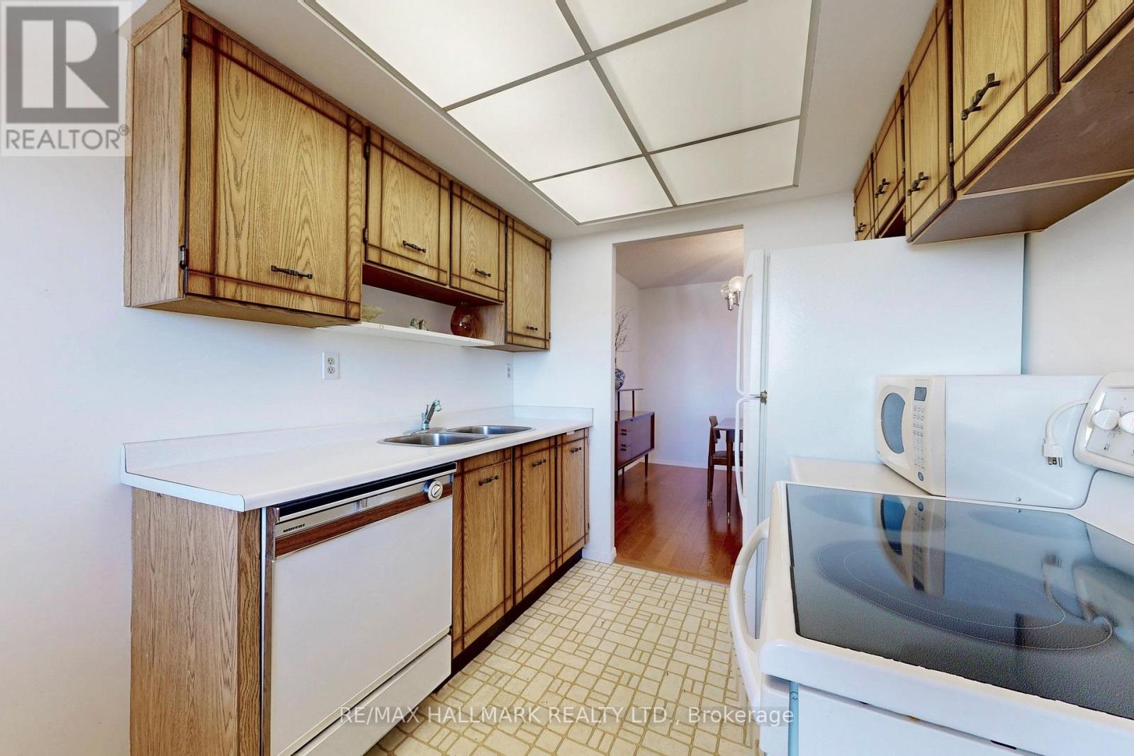 Photo 10 of 1107 7811 Yonge Street, Markham ON