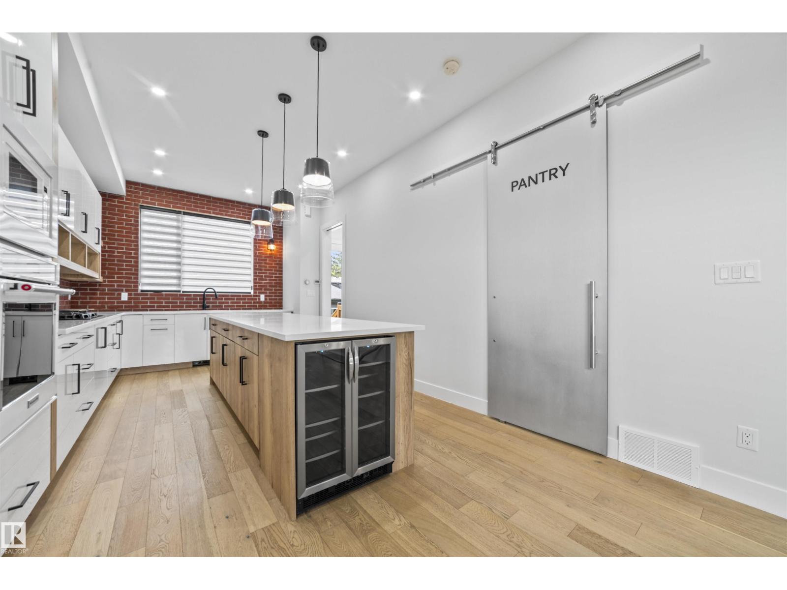 Photo 16 of 10537 136 St Nw Nw, Edmonton AB