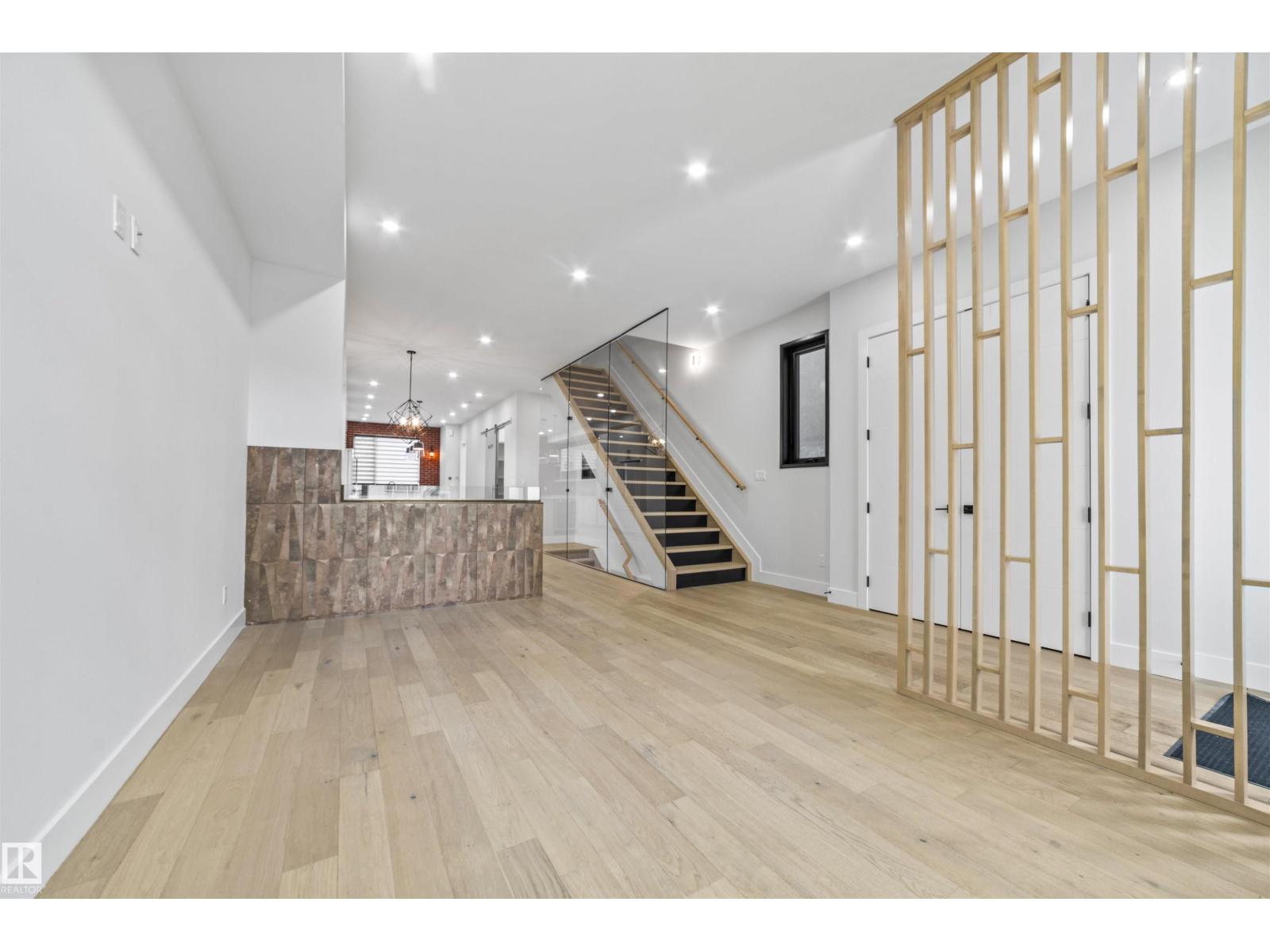 Photo 8 of 10537 136 St Nw Nw, Edmonton AB