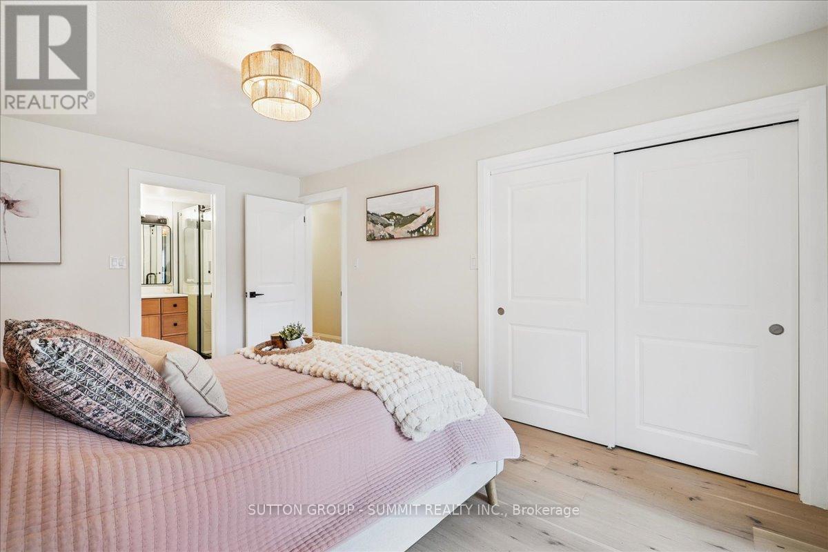 Photo 16 of 25 Elgin Street, Hamilton ON